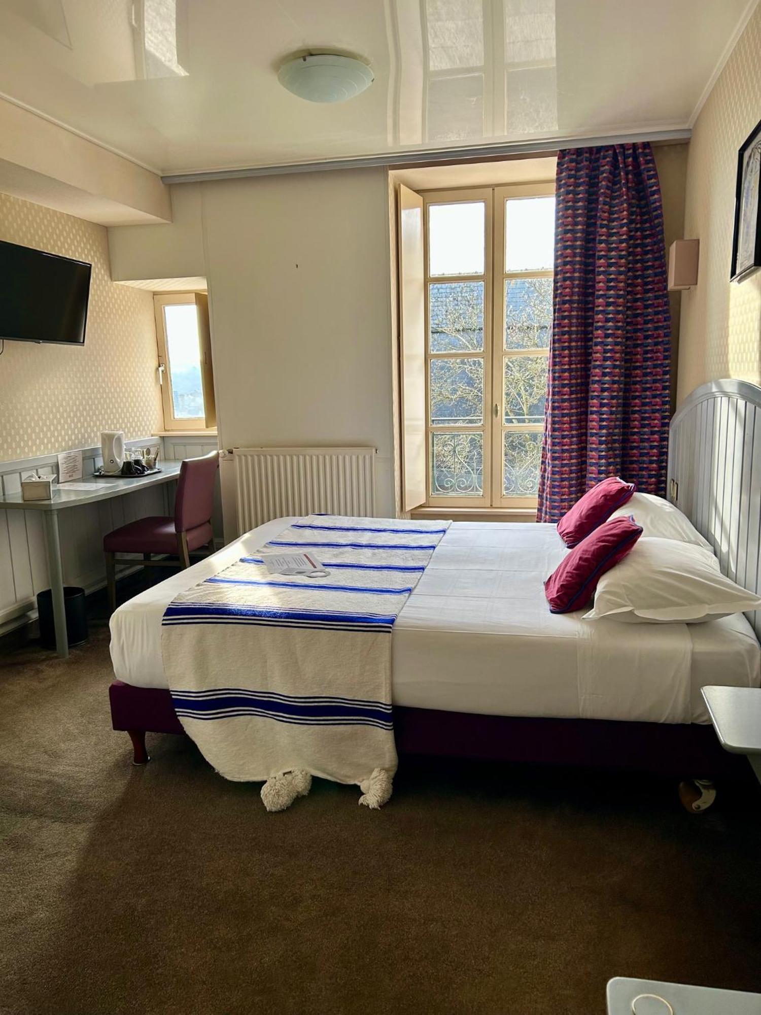 Cit'Hotel Le Challonge Dinan Bagian luar foto