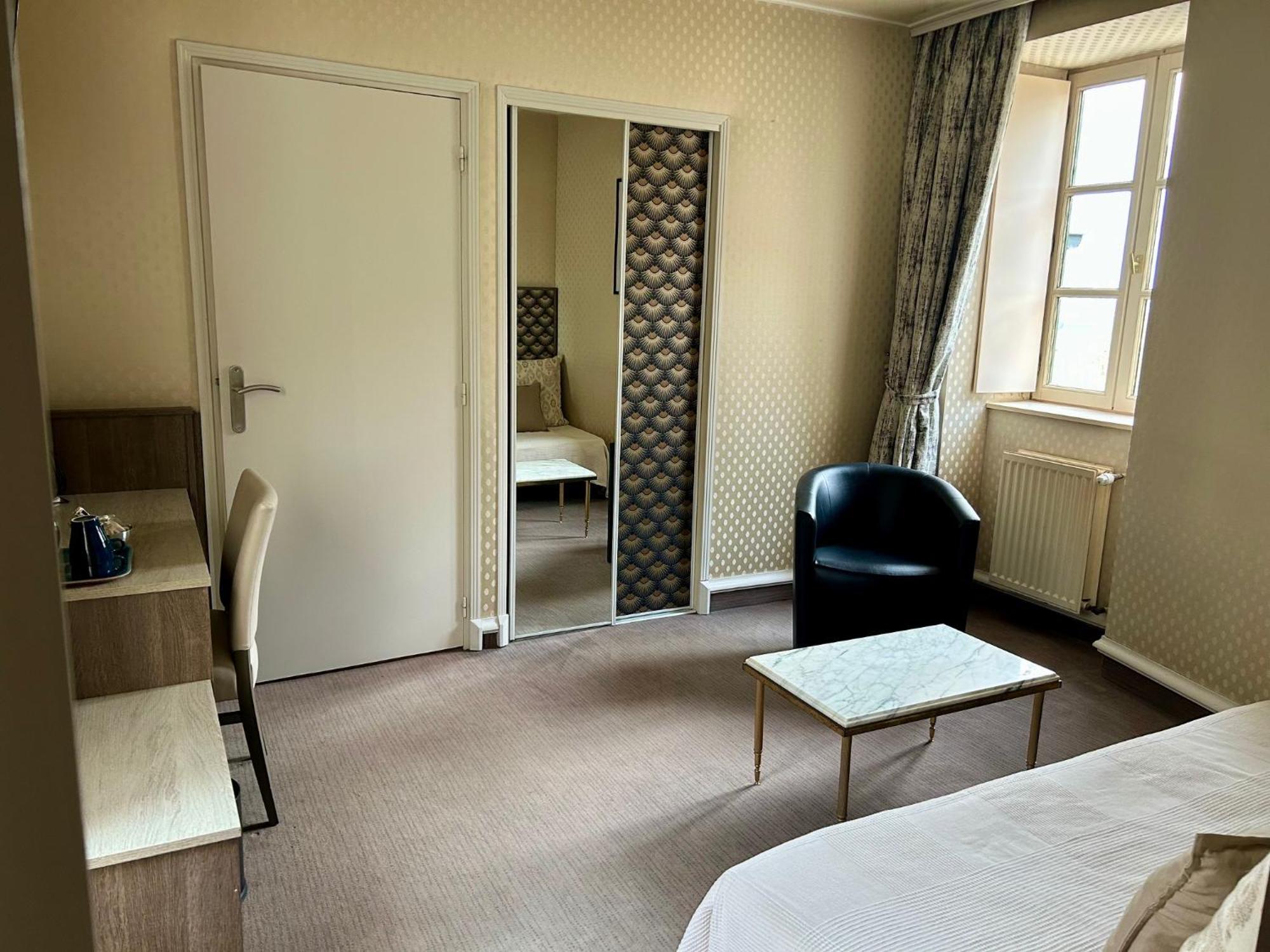 Cit'Hotel Le Challonge Dinan Bagian luar foto