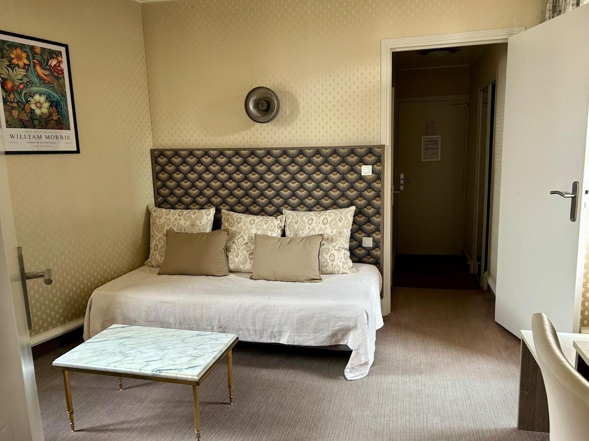 Cit'Hotel Le Challonge Dinan Bagian luar foto